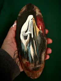 Image 4 of Fantasma con vela sobre rodaja de madera 
