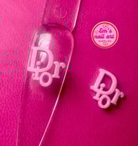 D-logo in pink 