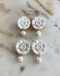 Clay flower / pearl studs 