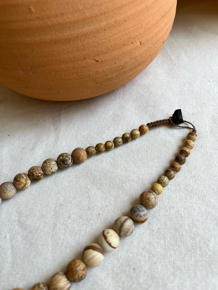 Image of Gargantilla (Picture Jasper, Jade and Amber)