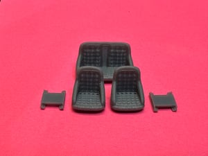 1/64 Lowrider seats and rear bench w bases