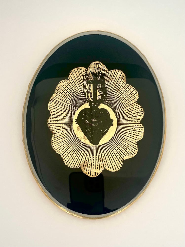 Image of Sacred Heart Oval Black/Gold leaf 20cm