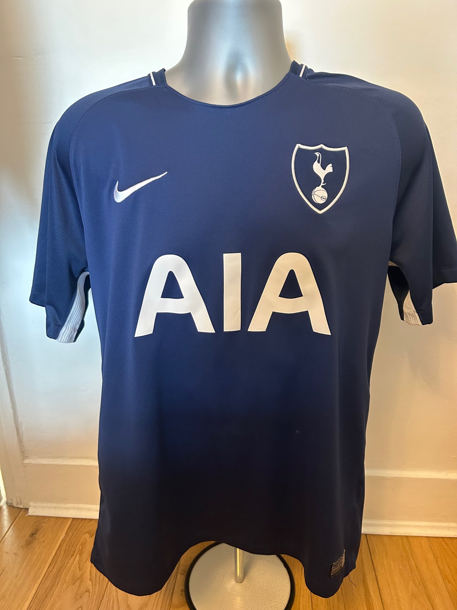 Image of Tottenham Hotspur “DELE 20” 2017/18 Away Shirt (L)