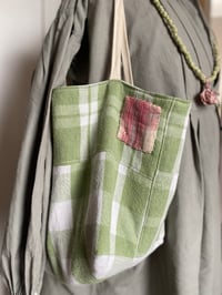 Image 2 of fresh green spring cube bag