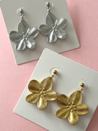 Image 2 of FLOWER STUD EARRINGS 