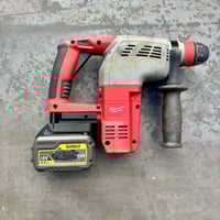 Image 2 of Milwaukee V28 Adapter To DeWalt XR Battery 