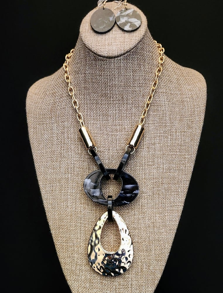 Image of Gold & Marbleized Black Beaten Necklace Set 