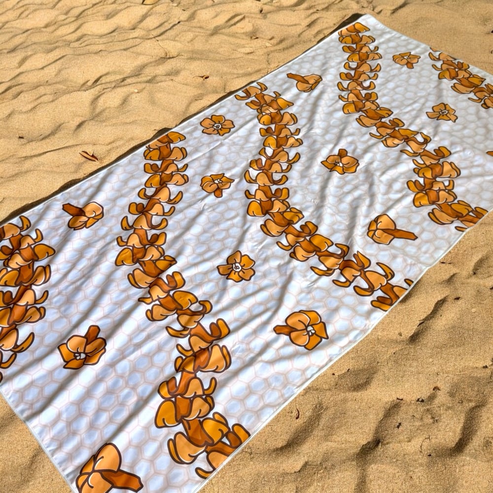 Image of Puakenikeni Honeygirl Microfiber Towel