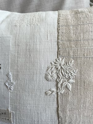 Image of Mayflower Lace Cushion 