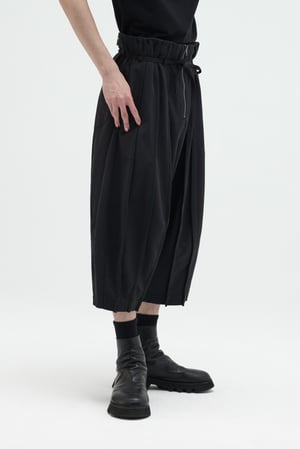 Image of EQUALNEAR - Pilgrim Cropped Shorts (Black)