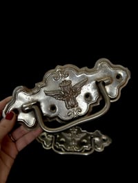 Image 6 of Paire de poignées chromée , décor de sablier ailé, 1910-20