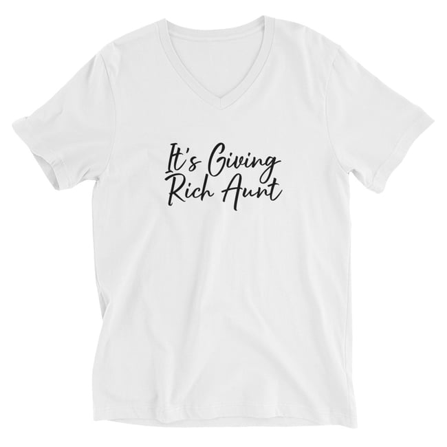 White It’s Giving Rich Aunt Short Sleeve V-Neck T-Shirt