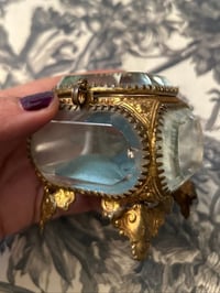 Image 6 of Jolie boite à bijoux en verre biseauté, et soie capitonné bleue, fin XIXème