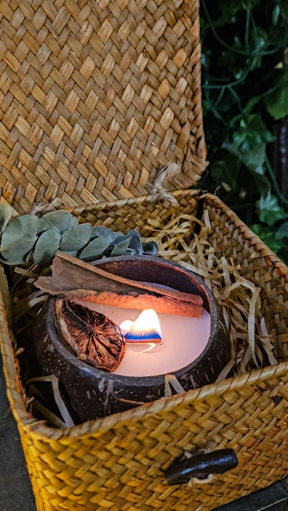 👑The Armored Kingdom Eternal Ember Medieval Candle - Subtle Ocean Breeze Scent