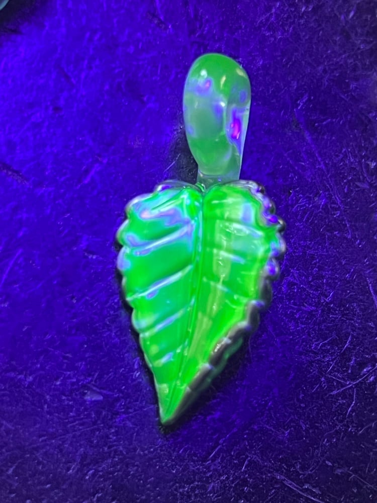 Image of Mini Metallic Leaf Pendant