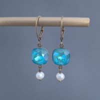 Image 2 of Dormeuses bronze cristal turquoise et perle d’eau douce