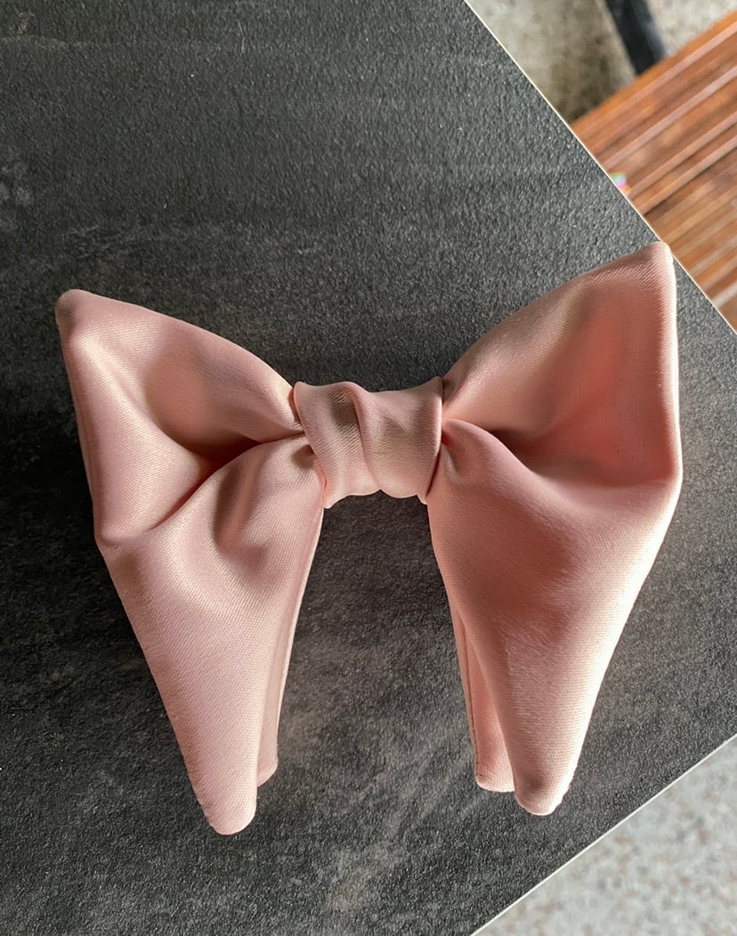 BLUSH | OVERSIZED EVENT BOW TIE