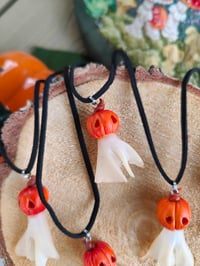 Image 3 of Wisiorek z dynio - duszkiem 🎃👻