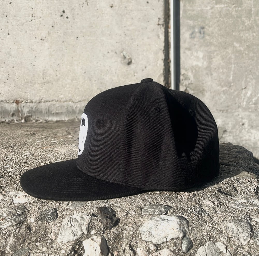 Image of @La Fitted