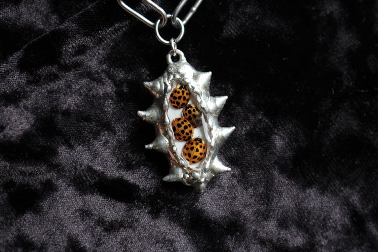 dead good ladybirds spiky necklace Image 6
