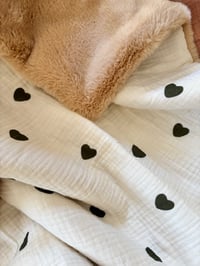 Image 1 of COUVERTURE CŒUR KAKI FOURURE SABLE 
