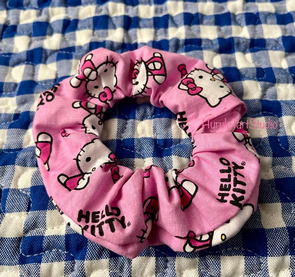 Greeting Cat Pink Scrunchy