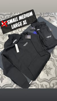 Essentials Black Design 1 