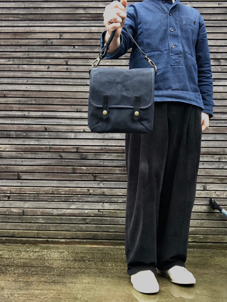 Image of Satchel in black waxed canvas day bag small messenger bag Musette COLLECTION UNISEX