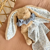 Image 3 of DOUDOU ET SON LANGE MOTIF FLEUR BLEU