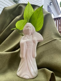 Image 4 of Golden Pothos in White Geisha Chopstick Holder