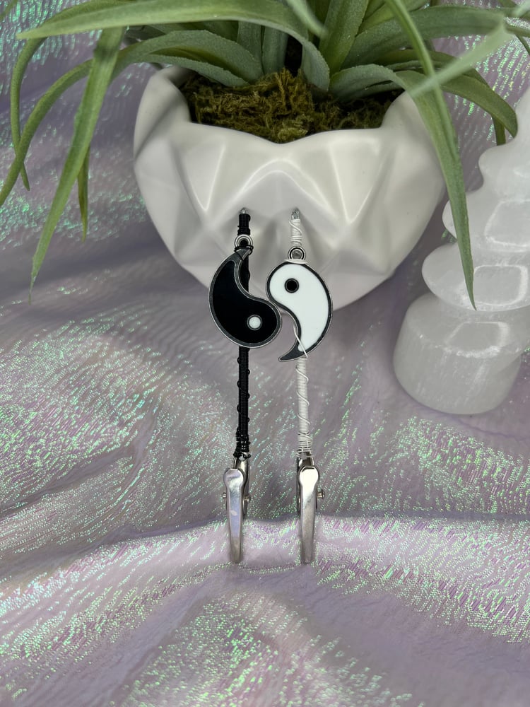 Image of Yin & Yang Roach Clip Pair