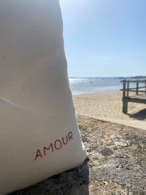 Image of Coussin brodé AMOUR