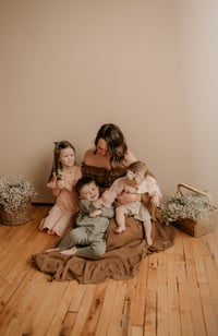 Image 2 of Motherhood Storytelling Minis 2026