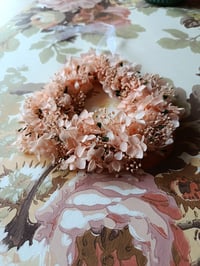 Image 2 of Couronne hortensia pêche gypsophile pêche et vert