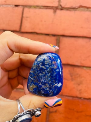 Image of Lapis lazuli palm stone