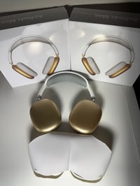 AirPods Max White & Gold