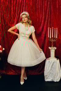 Image 5 of 1960s Flower Net Veil