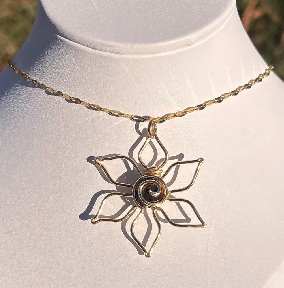 Image of Tigers Eye Flower Necklace 