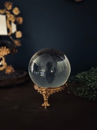 Image 7 of Magnifique boule de cristal de 15cm de diamètre, et son support en régule doré, XIXème siècle