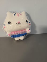Image 2 of Cupcake Dove Bath Bomb