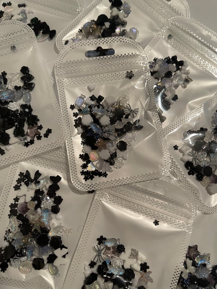 Image of BLACK JUNK CHARMS