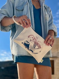 Image 3 of The Kiss Clutch: Natural - Gradient