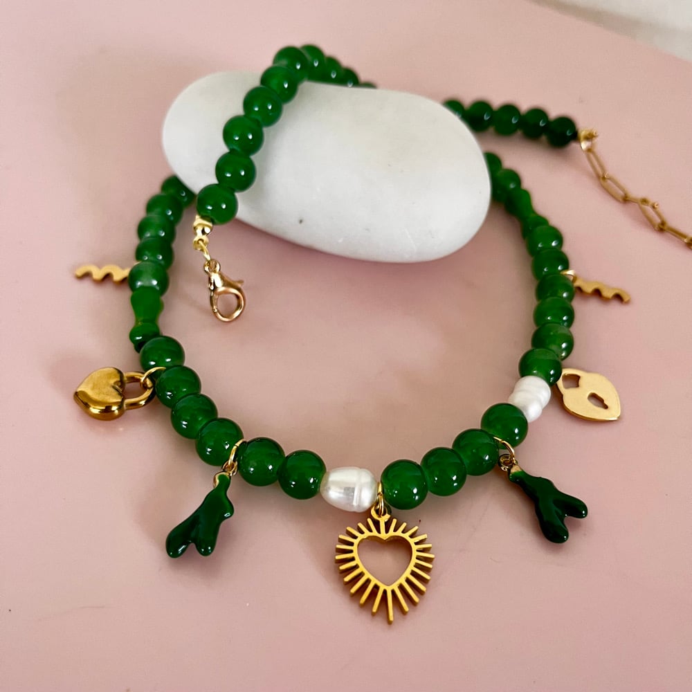 Image of Green glass bead and pearl charm necklace - Hearts