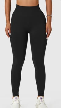Image 2 of Solid Color Seamless Buttock Lift Yoga Legging