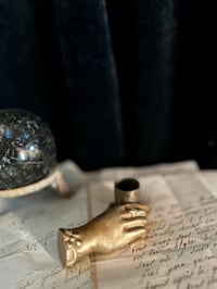 Image 5 of Bougeoir, presse papier en bronze massif, en forme de main, début 1900