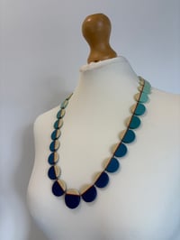 Image 4 of NEW blue colour fade circles necklace