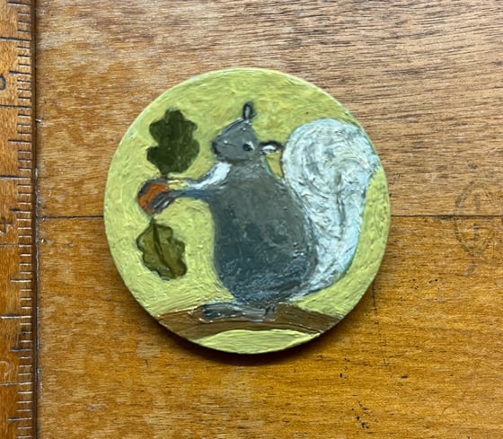 Image of Squirrel and acorn 