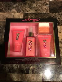 Image 2 of ED Hardy for her gift set