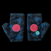 Image 2 of blue bug glove