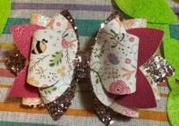 Image 1 of Spring Bee Bow (pink)